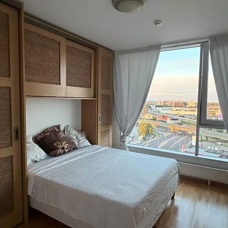 Appartamento Sky-high Lake-view Retreat, Near City, Airport&bus *