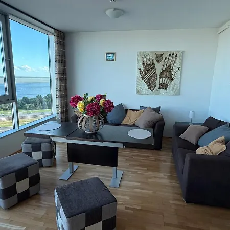 Appartamento Sky-high Lake-view Retreat, Near City, Airport&bus