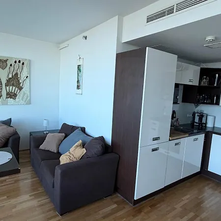 Sky-high Lake-view Retreat, Near City, Airport&bus Appartamento Reval