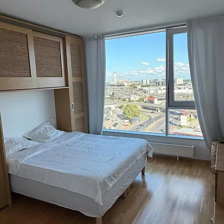 Appartamento Sky-high Lake-view Retreat, Near City, Airport&bus Reval