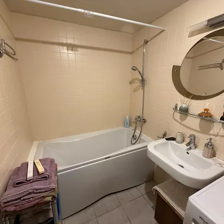 Sky-high Lake-view Retreat, Near City, Airport&bus Appartamento