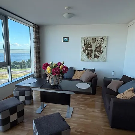 Appartamento Sky-high Lake-view Retreat, Near City, Airport&bus *