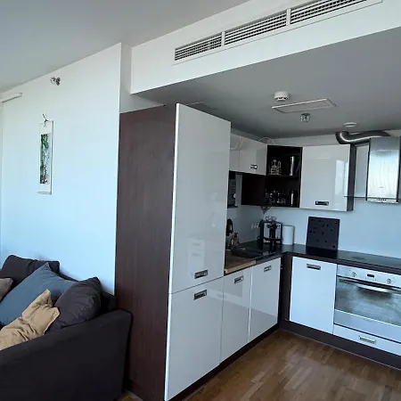 Appartamento Sky-high Lake-view Retreat, Near City, Airport&bus